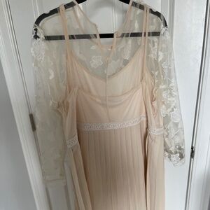 NWOT Plus size off white lace top pleated dress